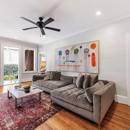 Spacious 2Br In Myers Park With Sunroom